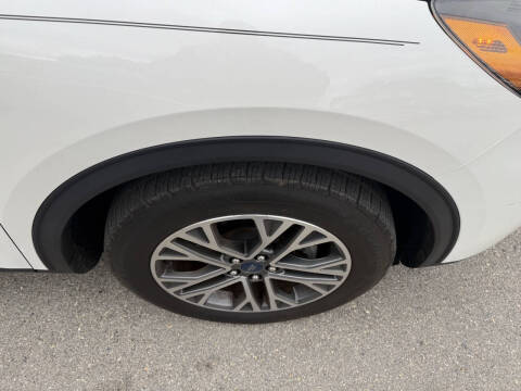 2020 Ford Escape SEL