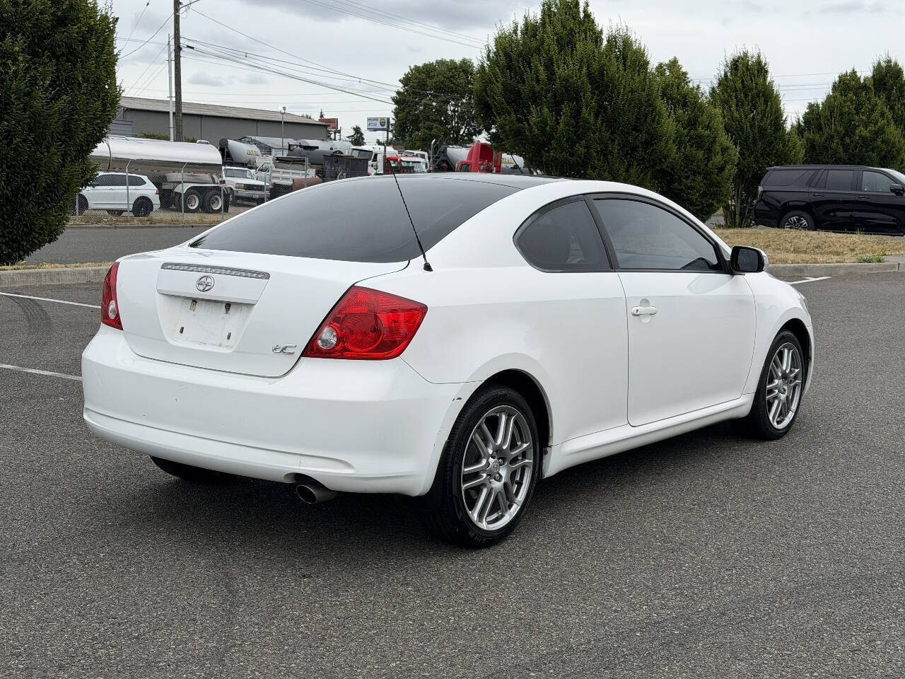 View vehicle photo 6