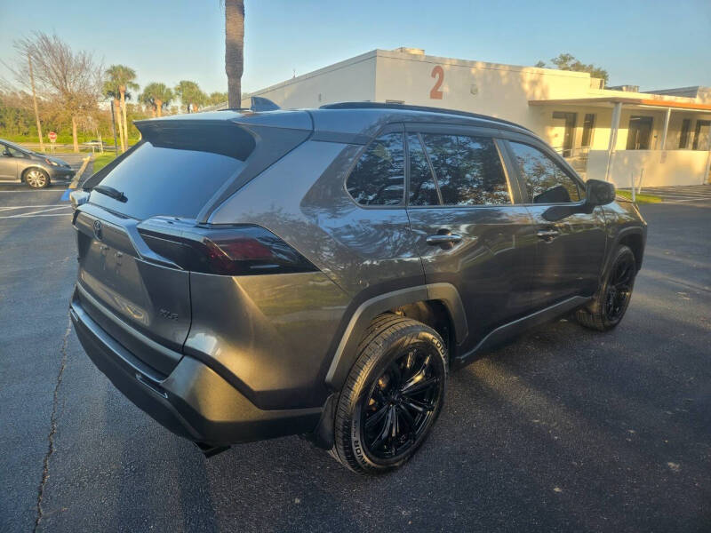 2021 Toyota RAV4 XLE photo 15