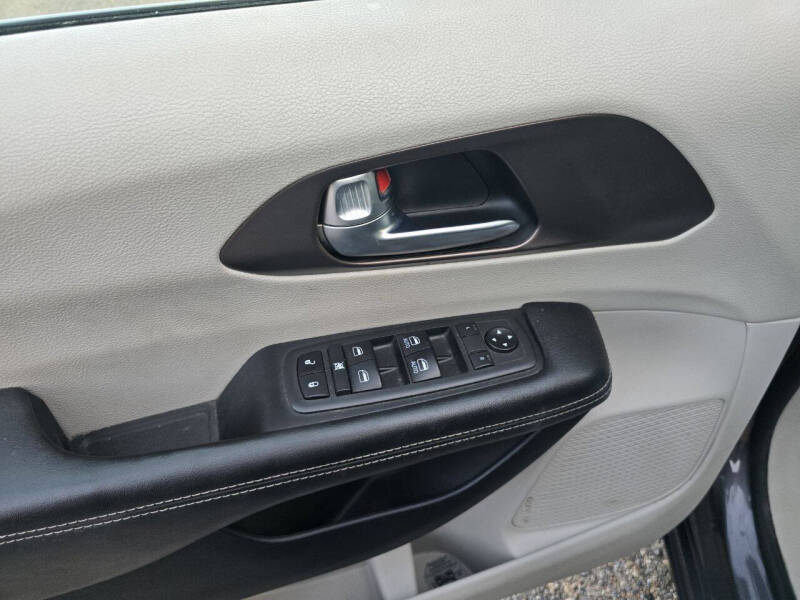 2020 Chrysler Voyager LXi