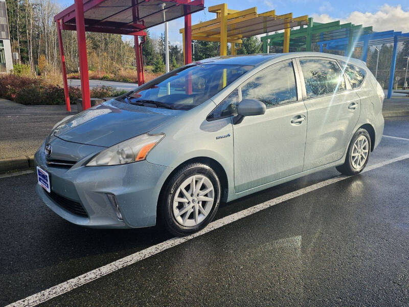 2013 Toyota Prius v Two