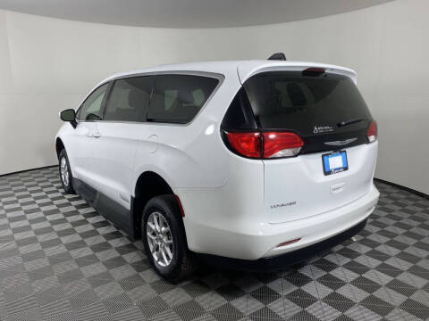 2023 Chrysler Voyager LX