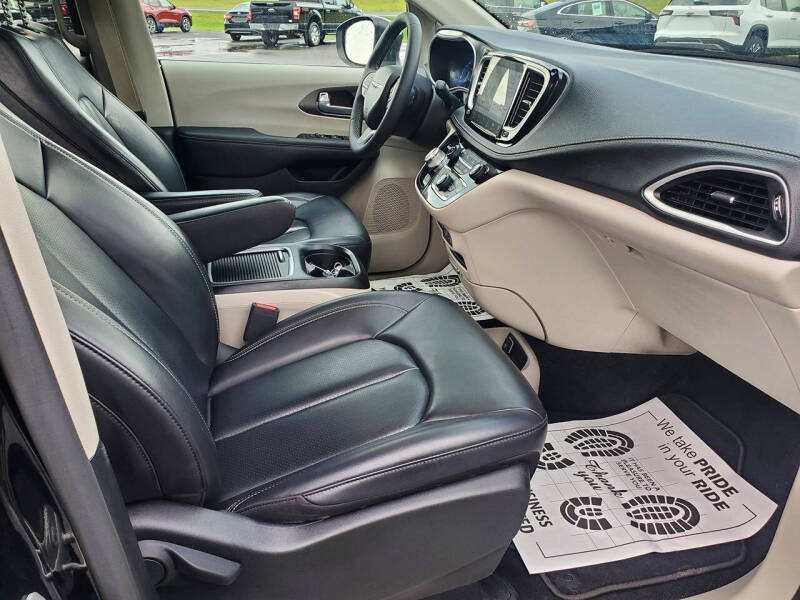 2023 Chrysler Pacifica Touring L