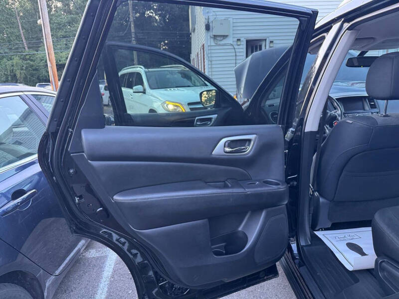 2018 Nissan Pathfinder SV