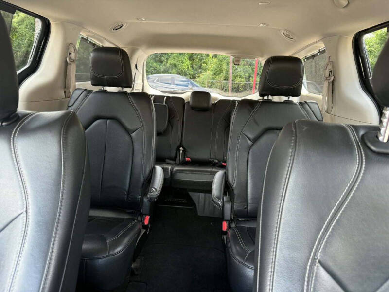 2022 Chrysler Pacifica Touring L