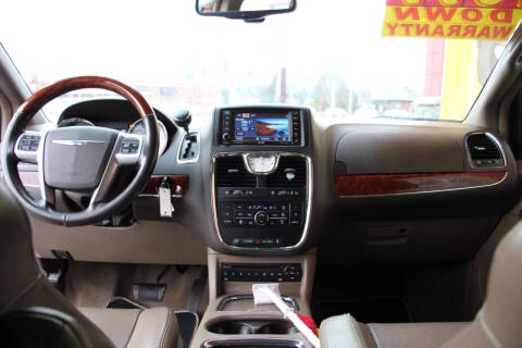 2013 Chrysler Town and Country Limited