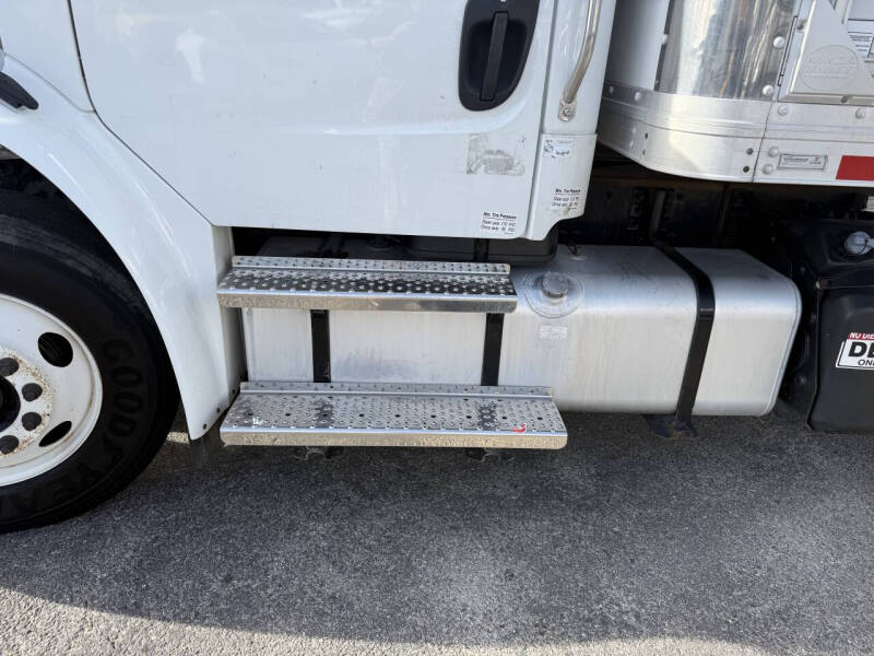2018 Freightliner M2 106