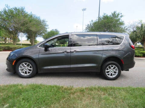 2022 Chrysler Voyager LX