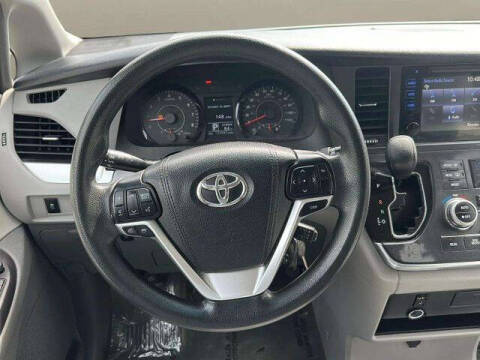 2015 Toyota Sienna LE 8-Passenger