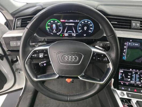 2022 Audi e-tron quattro Premium