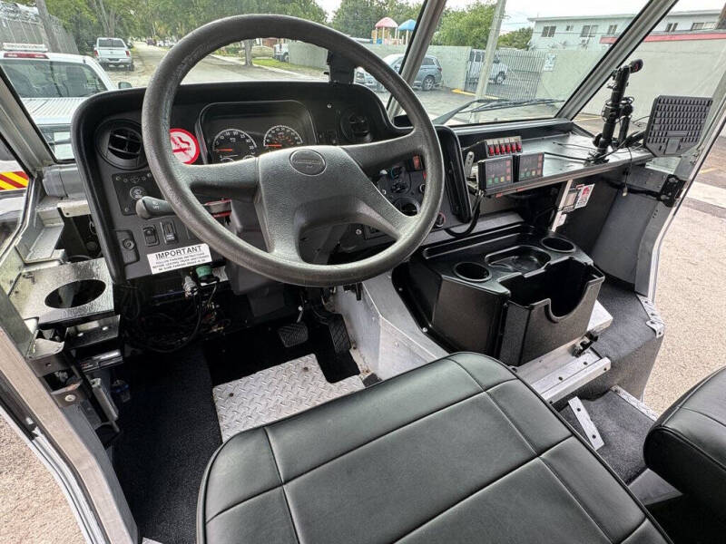 2016 Freightliner MT45 Chassis