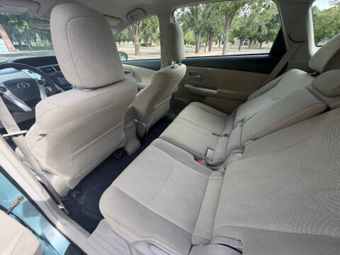 2014 Toyota Prius v Two