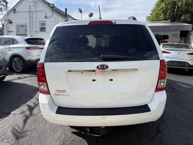 2012 Kia Sedona LX