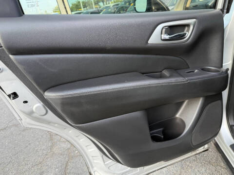 2017 Nissan Pathfinder SL