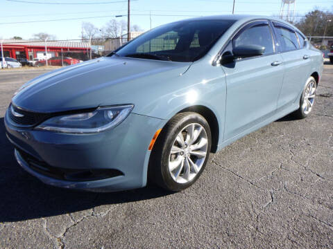 2015 Chrysler 200 for sale at Lewis Page Auto Brokers in Gainesville GA