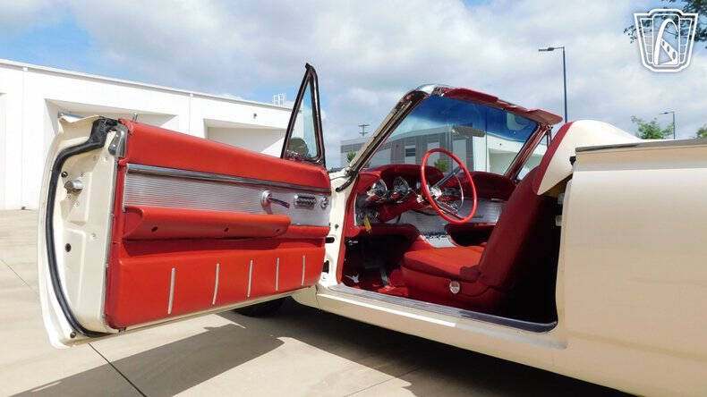 1962 Ford Thunderbird