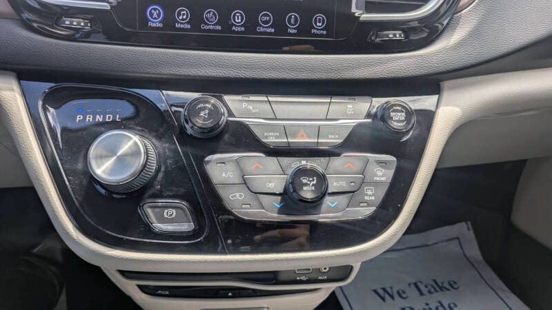 2017 Chrysler Pacifica Touring-L Plus