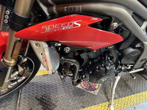 2017 Triumph Speed Triple S ABS Diablo Red