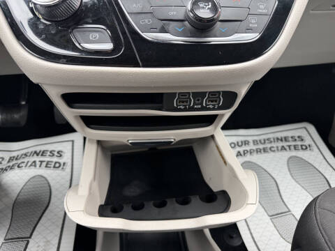 2024 Chrysler Voyager LX