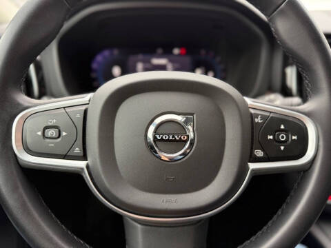 2022 Volvo XC60 B5 Momentum