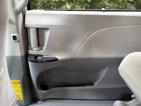 2012 Toyota Sienna LE 7-Passenger