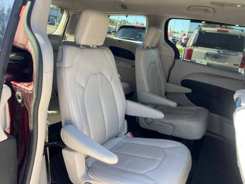 2017 Chrysler Pacifica Touring-L Plus