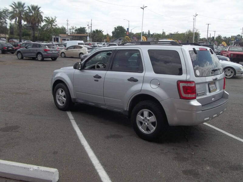 2011 Ford Escape null photo 9