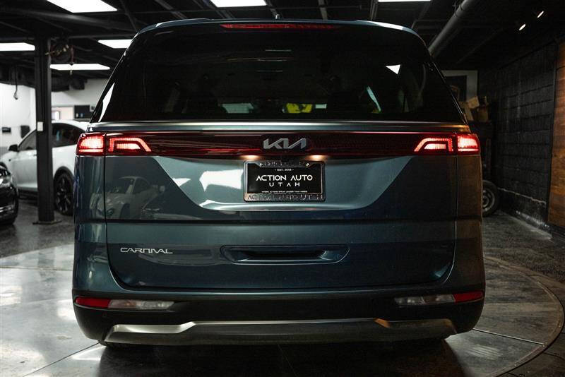 2023 Kia Carnival SX
