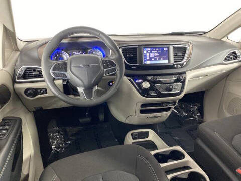 2024 Chrysler Voyager LX