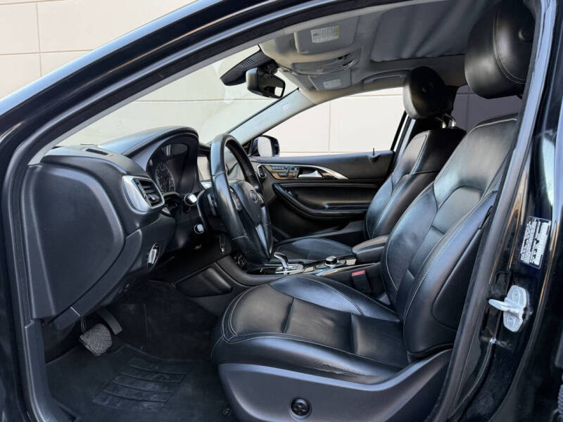 2018 Infiniti QX30 Premium