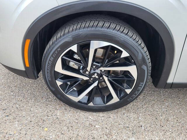 2022 Mitsubishi Outlander ES