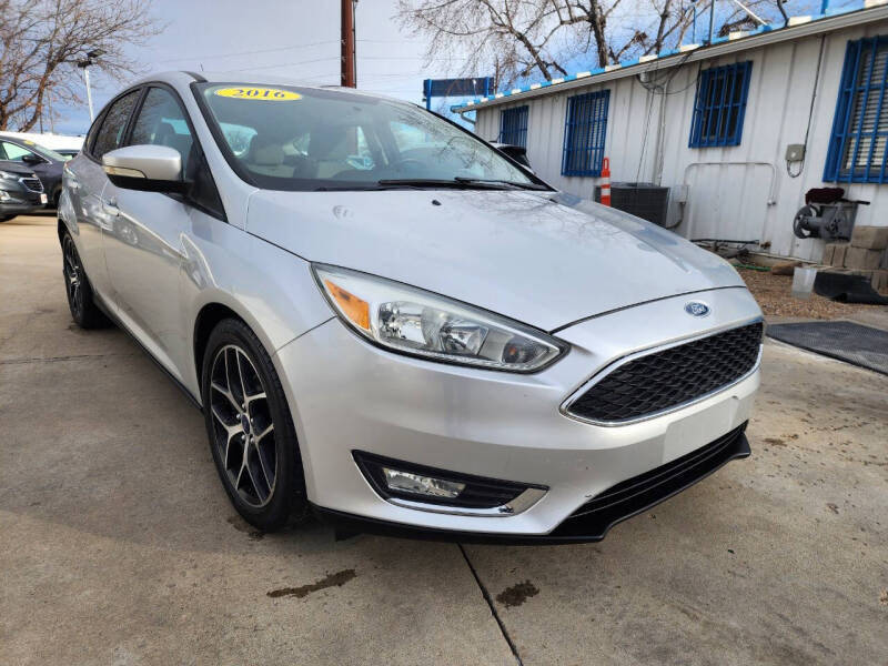 2016 Ford Focus SE's photo