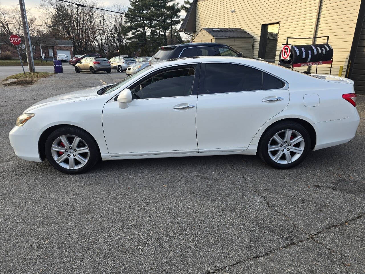 2007 Lexus ES 350 for sale at QUEENSGATE AUTO SALES in York, PA