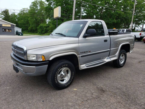 2000 Dodge Ram Pickup 1500 for sale at MEDINA WHOLESALE LLC in Wadsworth OH