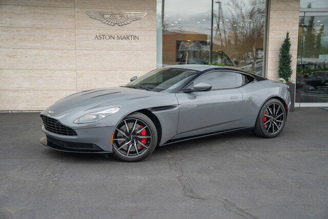 2018 Aston Martin DB11 41