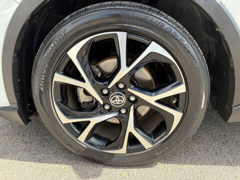 2022 Toyota C-HR XLE