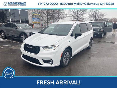 2025 Chrysler Pacifica Plug-In Hybrid Select