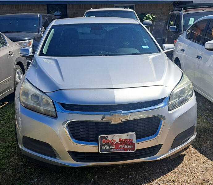 2015 Chevrolet Malibu 1LT photo 2