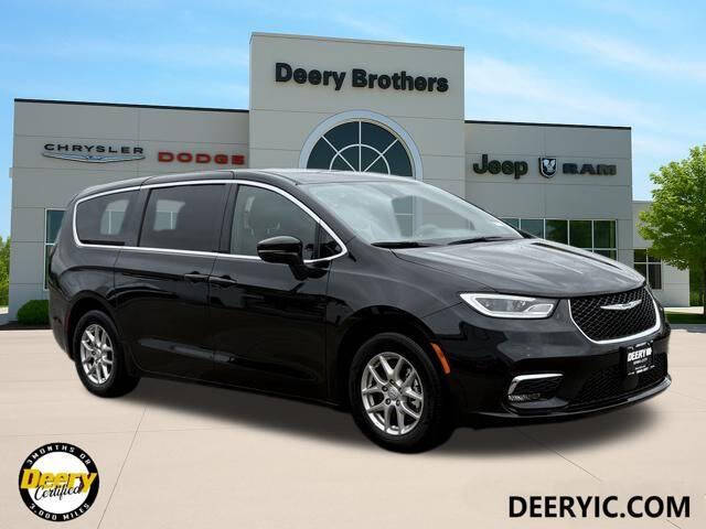 2025 Chrysler Pacifica Select