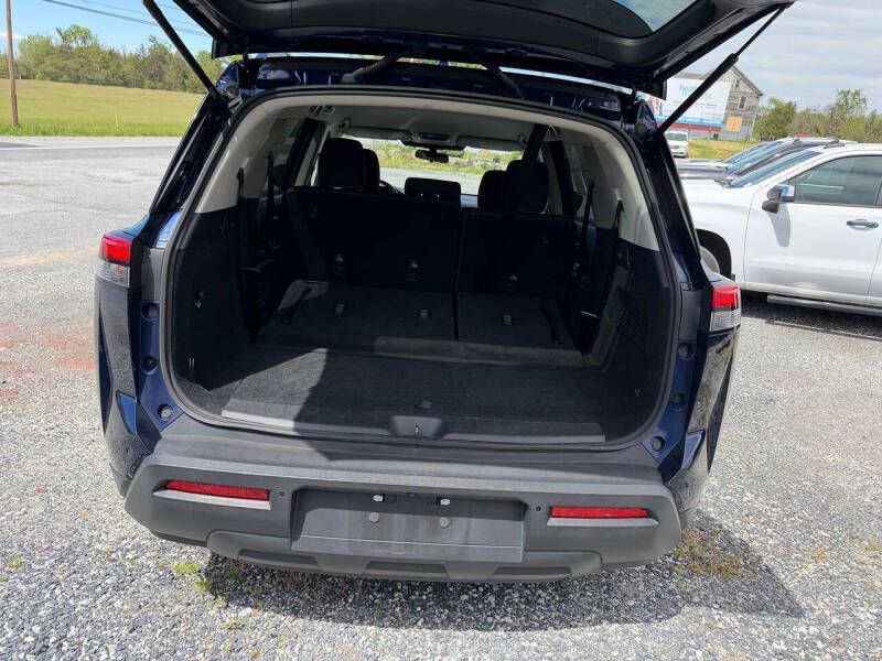 2022 Nissan Pathfinder SV