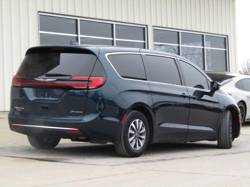 2023 Chrysler Pacifica Plug-In Hybrid Touring L