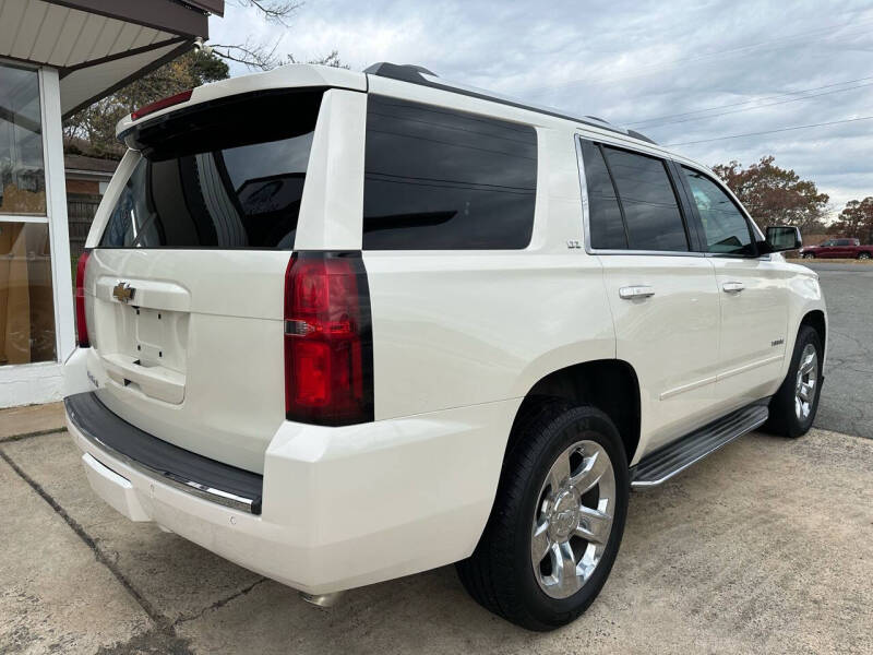 2015 Chevrolet Tahoe LTZ photo 3