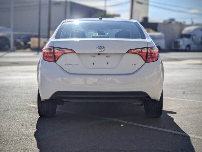 2017 Toyota Corolla LE photo 6