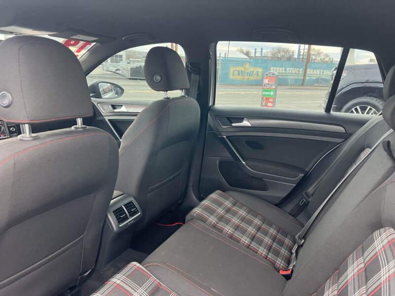 2019 Volkswagen Golf GTI S