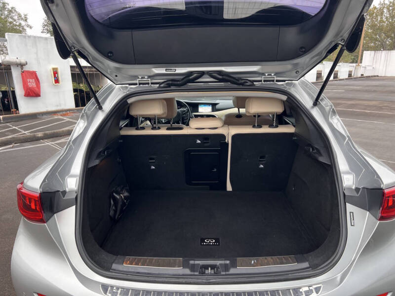 2018 Infiniti QX30 Premium