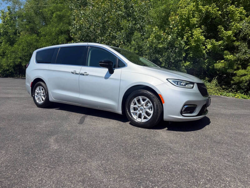2024 Chrysler Pacifica Touring L