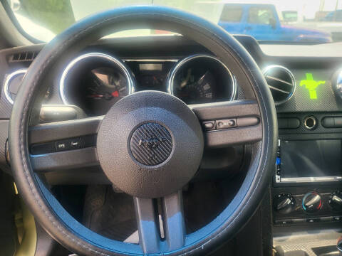 2005 Ford Mustang V6 Deluxe