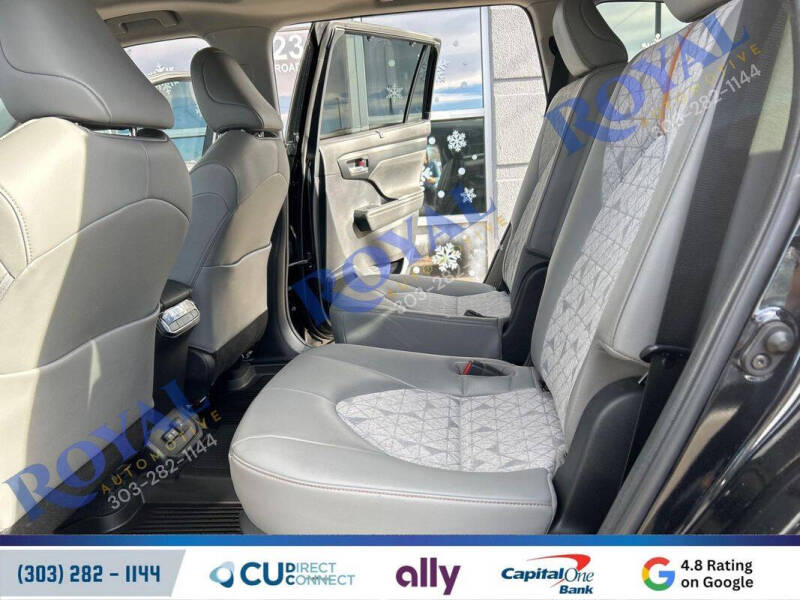 2023 Toyota Highlander Hybrid Bronze Edition