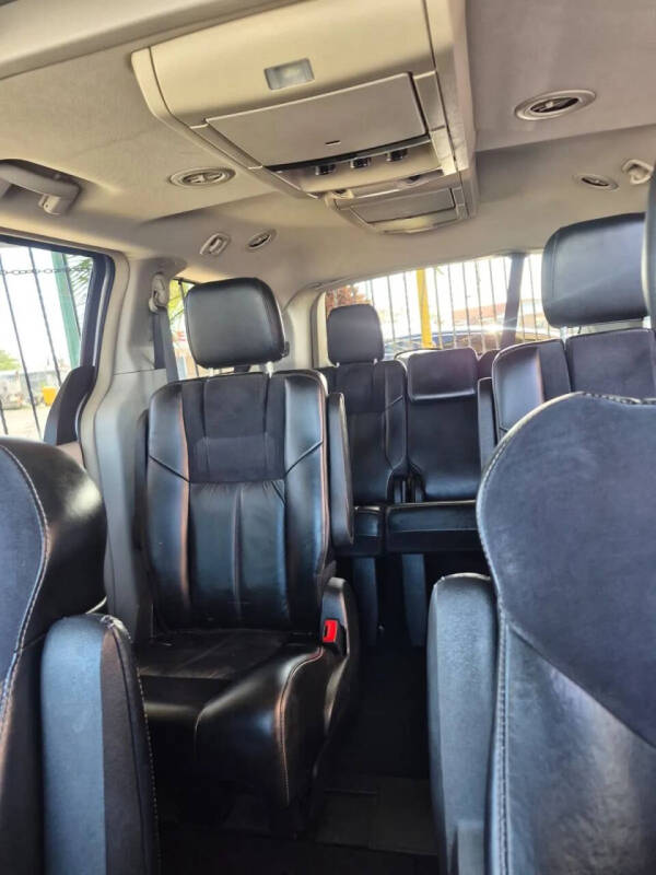 2015 Chrysler Town and Country Limited Platinum