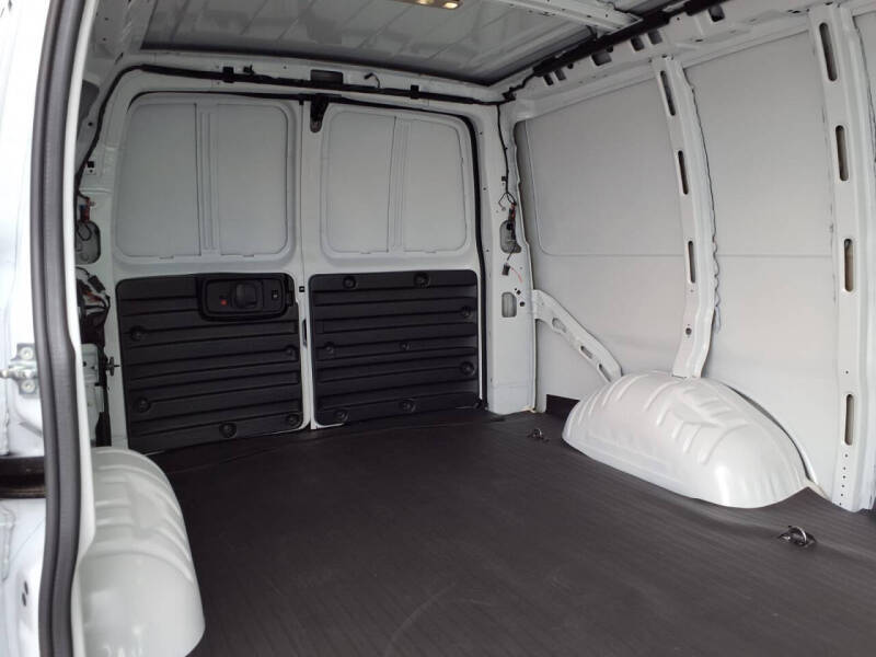2025 GMC Savana 3500